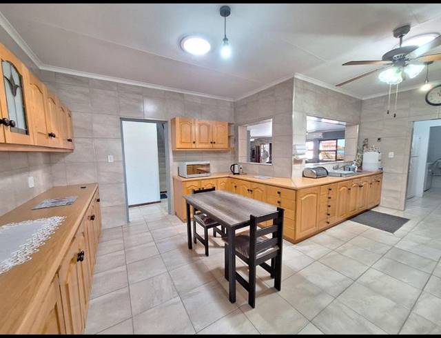 4 BEDROOM HOUSE FOR SALE IN FRAAIUITSIG